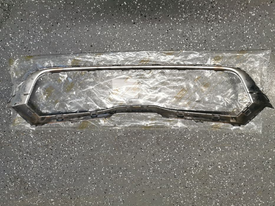 Ramka grilla atrapa chłodnicy do Skoda octavia IV