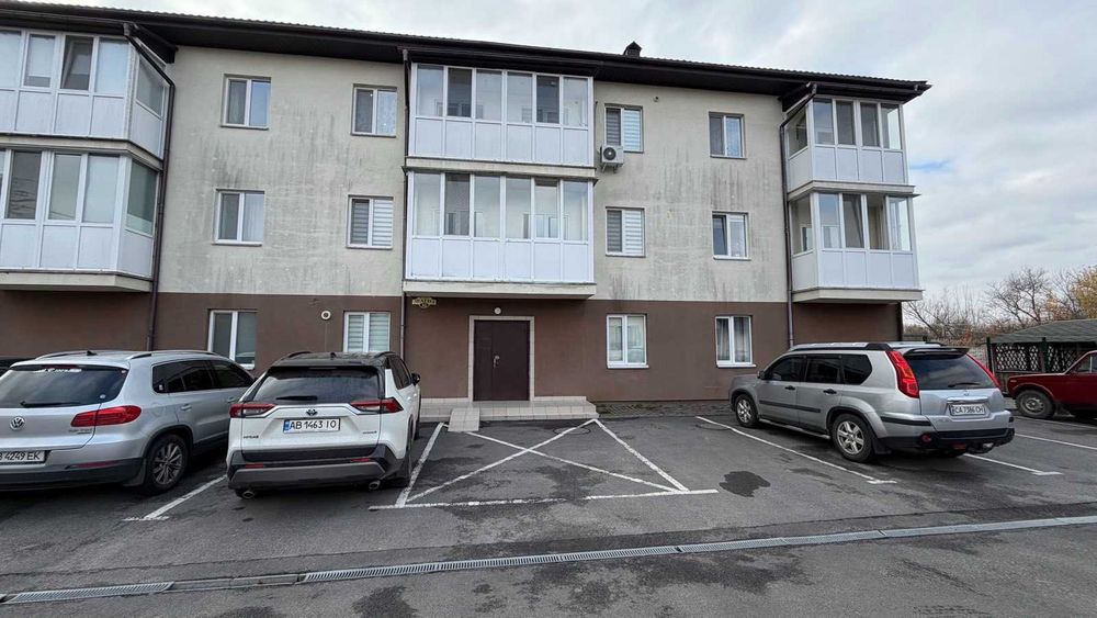 2-кімнатна квартира на Вишеньці з власним двором та паркомісцем