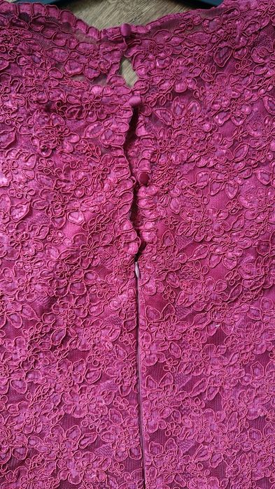 Elegancka sukienka bordo, burgund koronka roz 52
