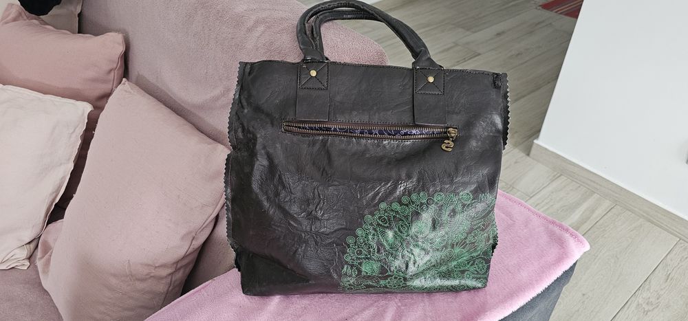 Mala Desigual muito estimada