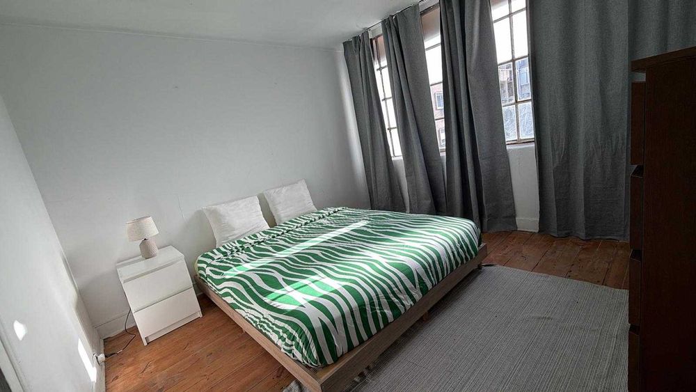 Quartos para casais e solteiros; despesas inclusas