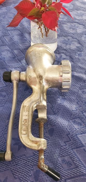 Мясорубка чавунна часів СРСР насадка для печення та Хлібниця