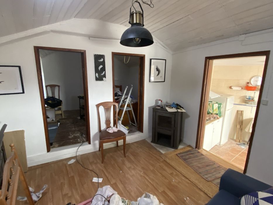 Casa T1 + 1 ( em fase final de restauro )