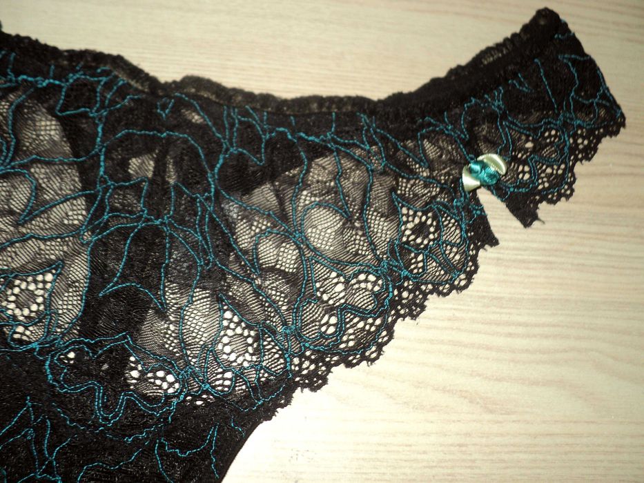 Seksowne damskie majtki M&S roz. 42 XL z koronką
