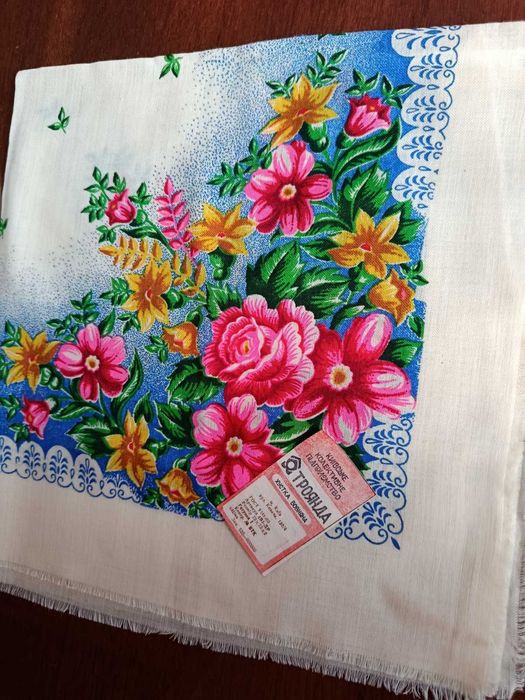 Хустки, платки шерстяні, бавовняні