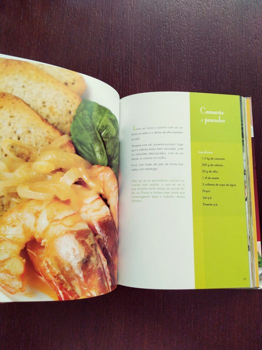 Livro de culinária Hélio Loureiro à Portuguesa, novo.