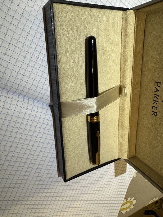 В гарному стані пірьєва позолочена Parker Sonet