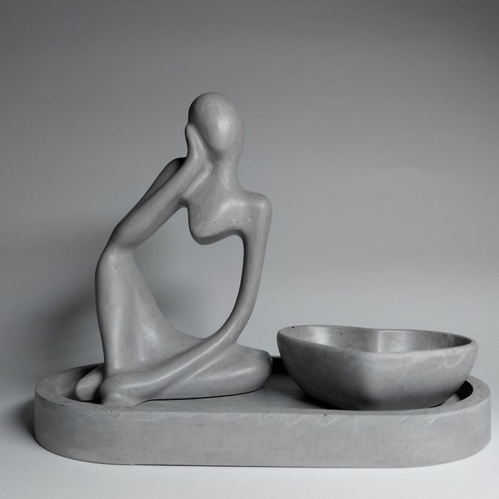 Декоративна гіпсова скульптура з кашпо “Думка”