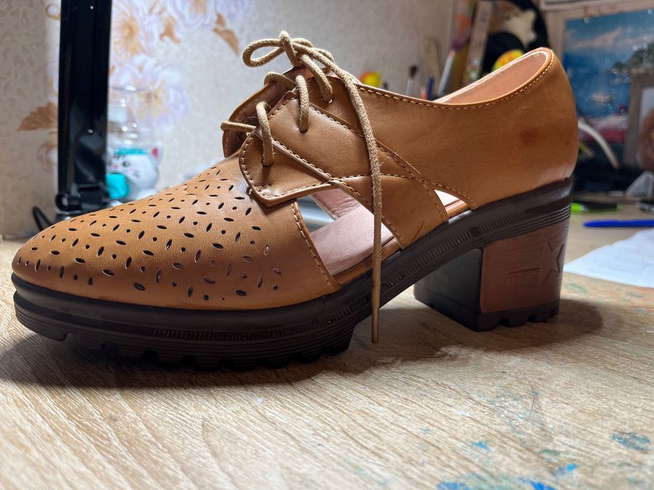 Босоніжки закриті