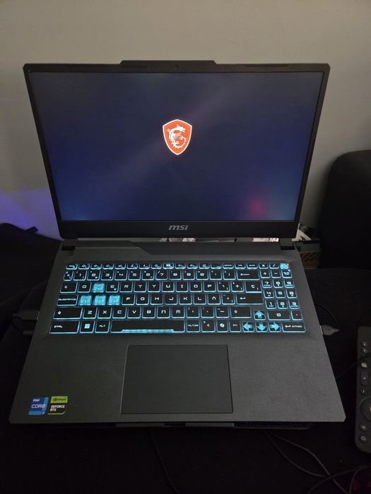 Portatil MSI cyborg 15 A12VE