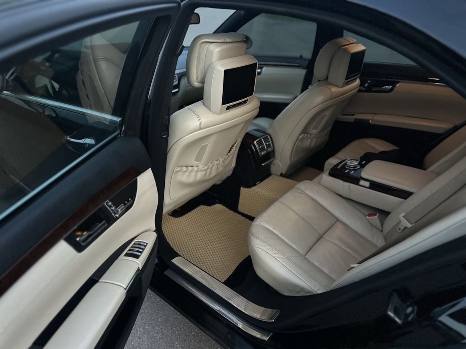 Mercedes-Benz W221
