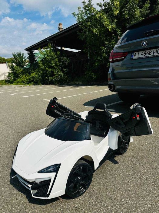 Дитячий електромобіль