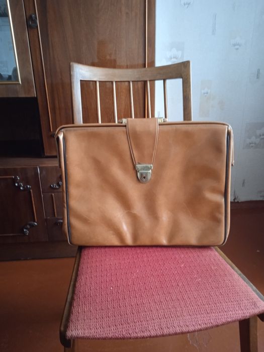 Продам 2 портфеля