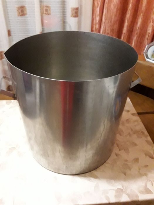 Кастрюля из нержавейки 100 л.