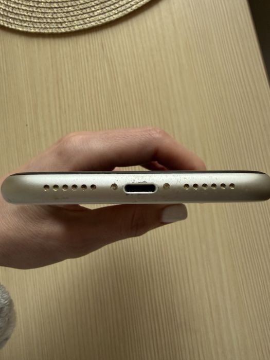 IPhone 11 білий та червоний 128 Gb