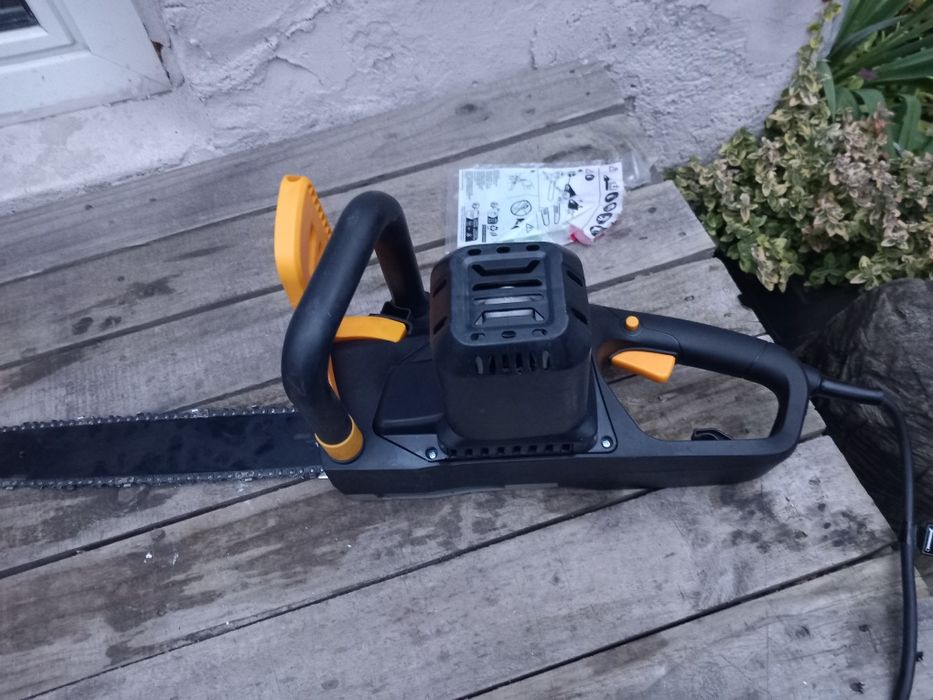 Piła łańcuchowa Titan 2000 W