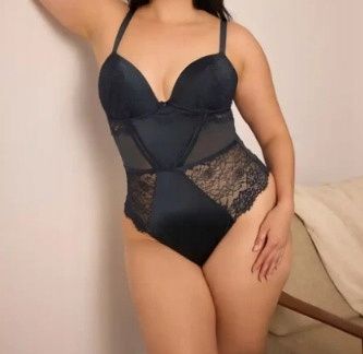B.P.C body ze stringami usztywniane miseczki koronkowe 85C.