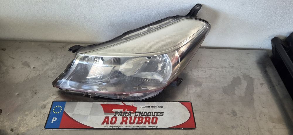 Farol esq toyota yaris p3