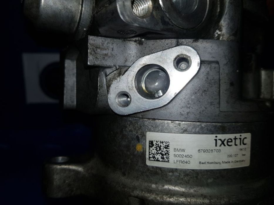 Bomba da direção direcção assistida BMW X5 X6 E70 E71 E72 F15 com
