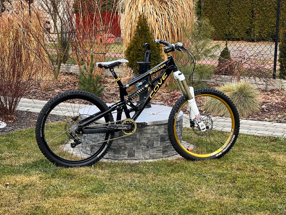 Cove shocker M/L (dh fr enduro downhill freeride giant demo Cove shocker M/L (dh fr enduro downhill freeride giant demo