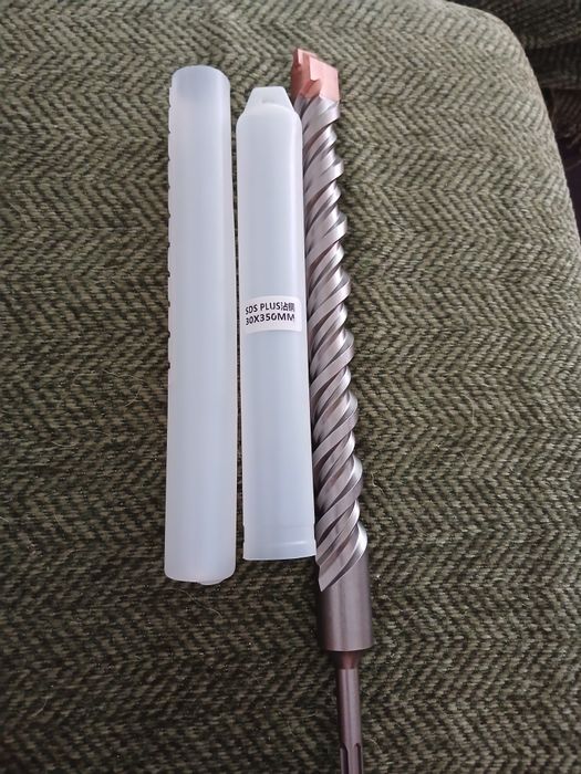Broca  35 cm, 6 esticadores  e 4  fivelas de metal