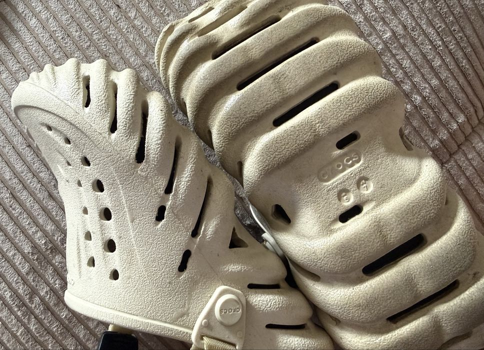Crocs - klapki płaskie
