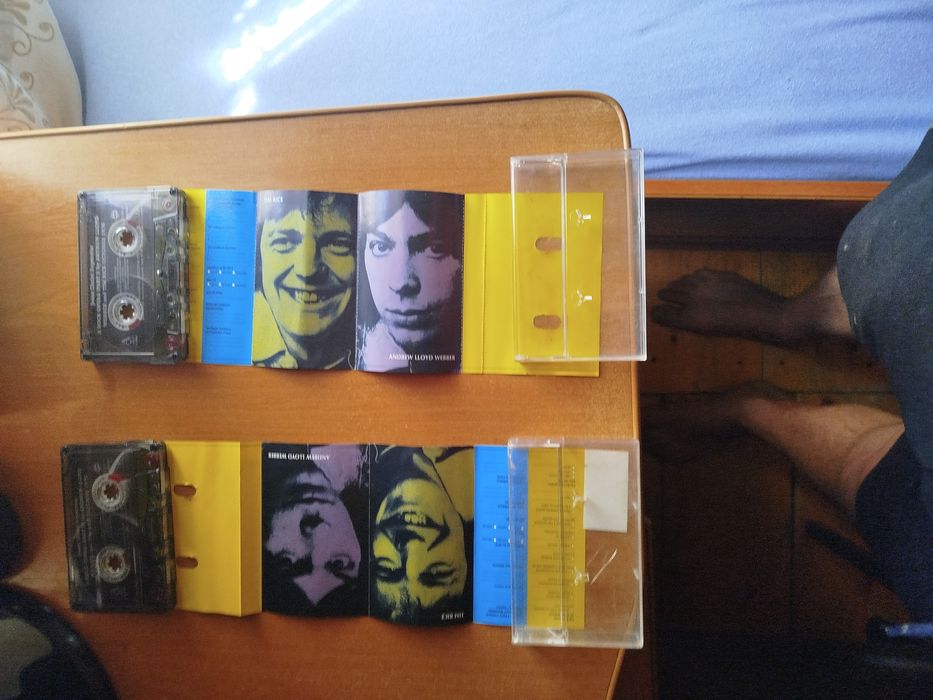 Фірмові касети.Стан нового.