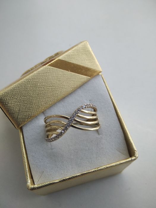 Złoty pierścionek fale z cyrkoniami złoto 585 rozmiar 18  993