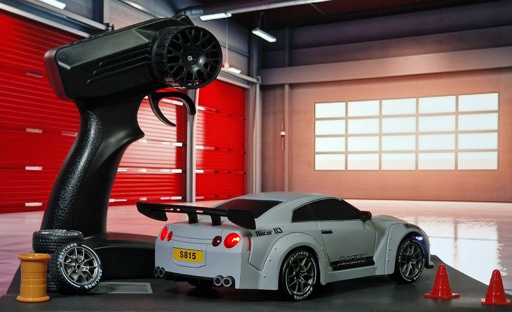 Carro RC Drift 1/24 Nissan GTR LED