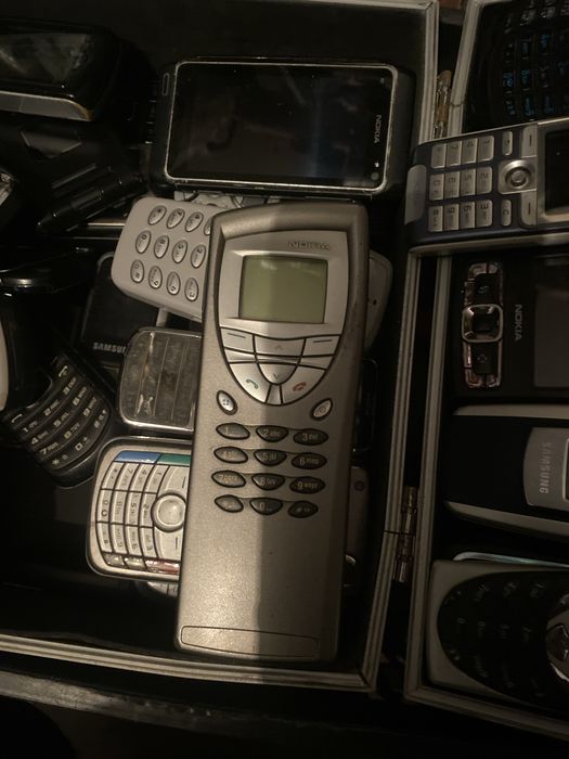 Varios telemoveis antigos