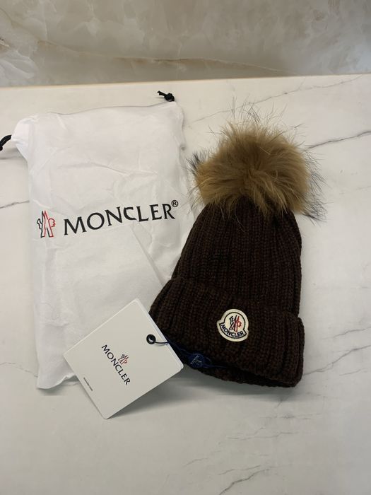 Nowa czapka z metkami