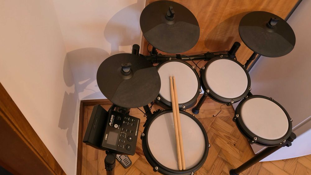 Bateria Eletrónica Alesis Nitro Max
