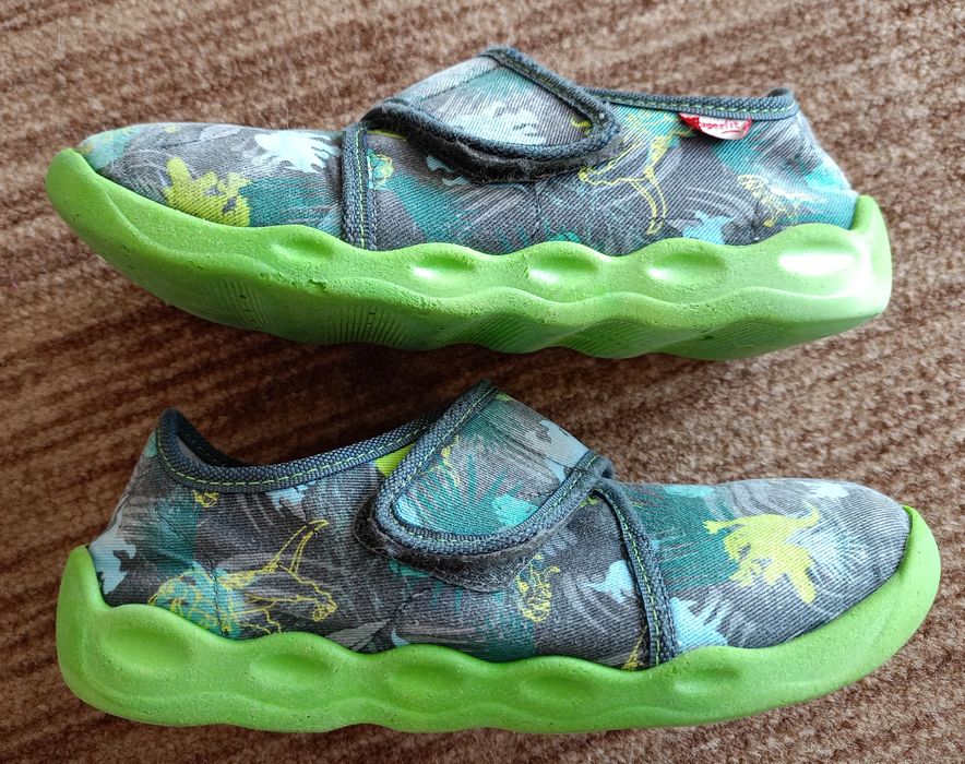 Buciki/kapcie dinozaury firmy super fit rozm 32