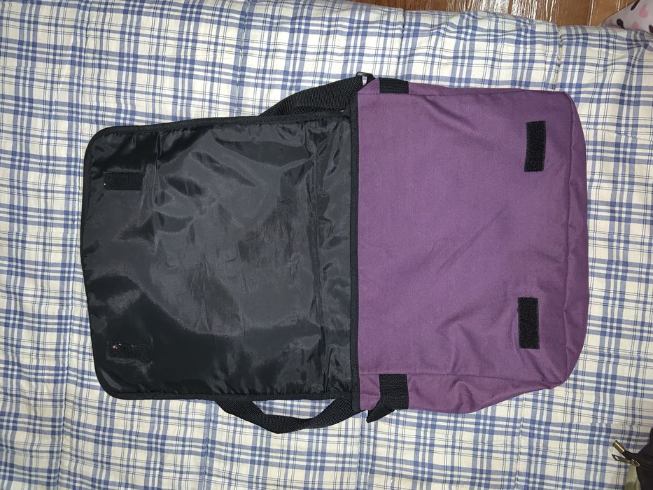 Mara a tiracolo roxa