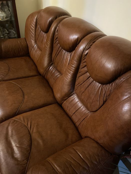 Sofas de 3 lugares em castanho em pele com mais 2 sofas de um lugar