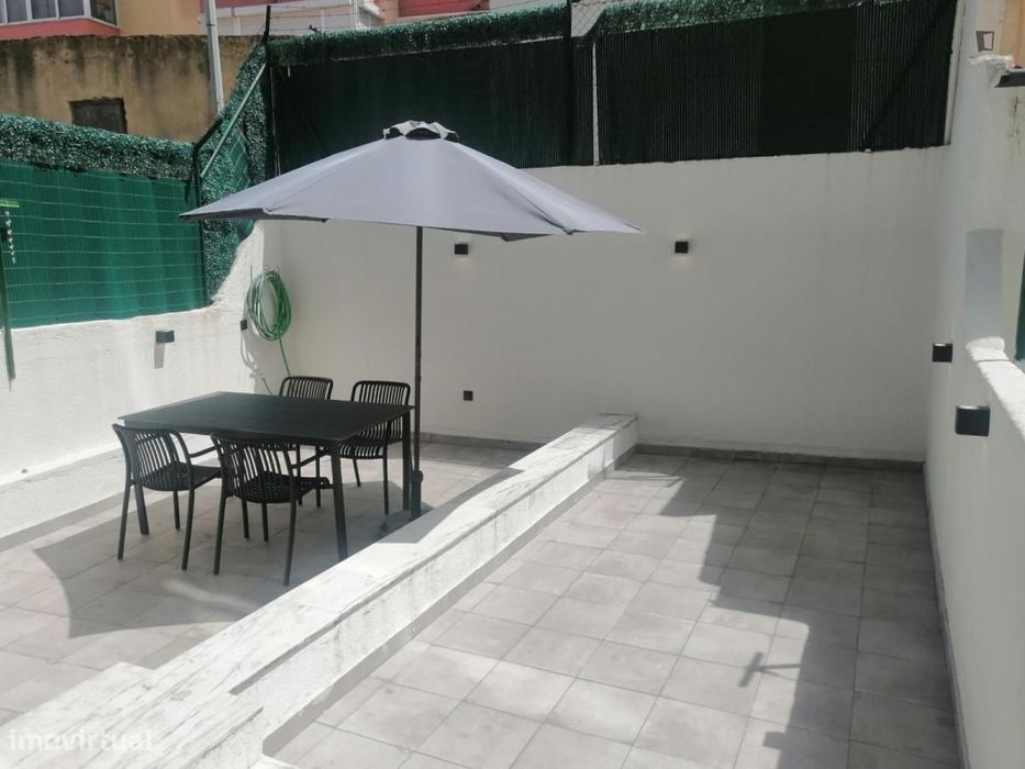 Quarto - localizado em Amadora Lisbon