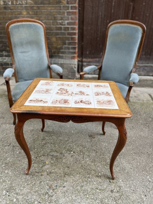 Stolik na giętych nóżkach