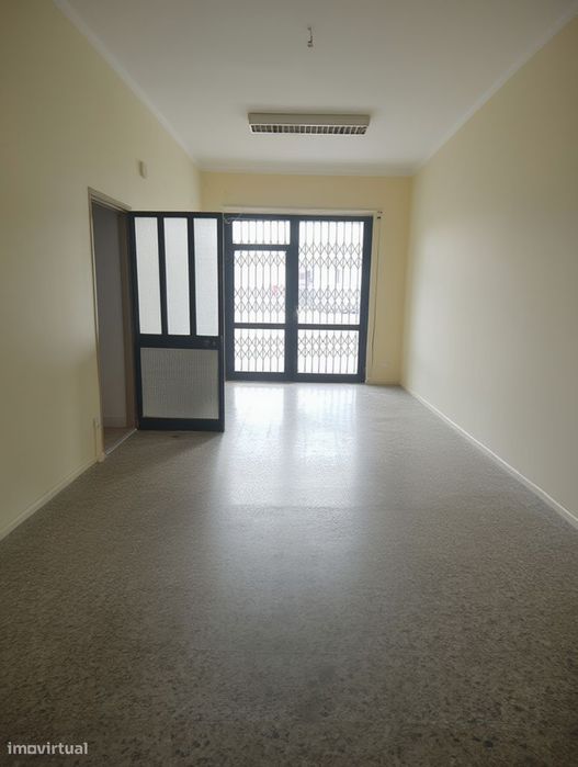 Loja + Garagem no Cartaxo | 76 m² |Comércio ou Potencial Habitação