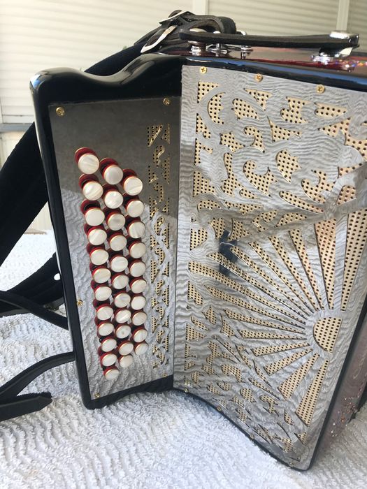 Vendo concertina artesanal em Bronze em FA LA RE.