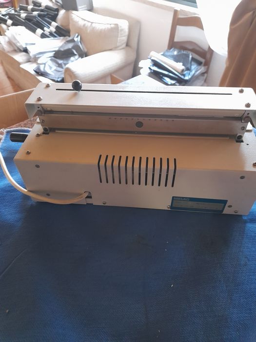 Aparelho para fechar sacos de plastico