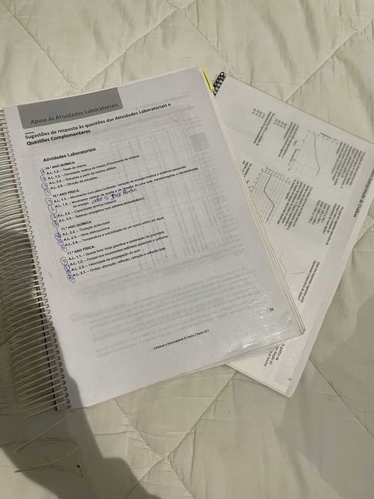 Livro de preparação para exame de fisico-quimica 11ºano