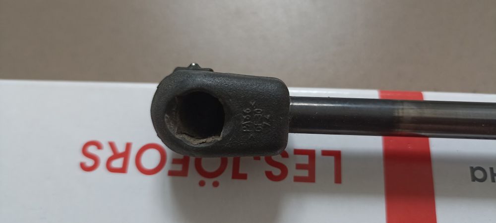 Амортизатор оригінал Кіа соренто2007