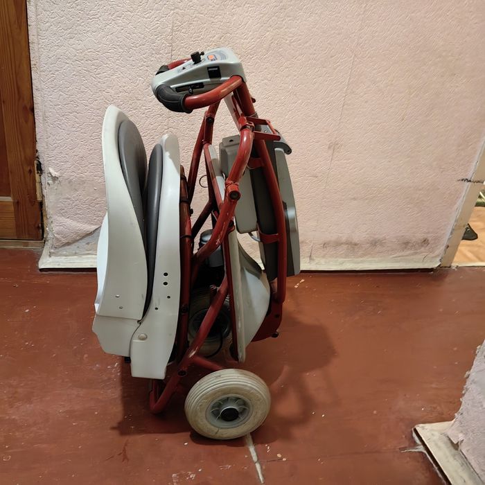 портативнє складнє крісло моторизоване