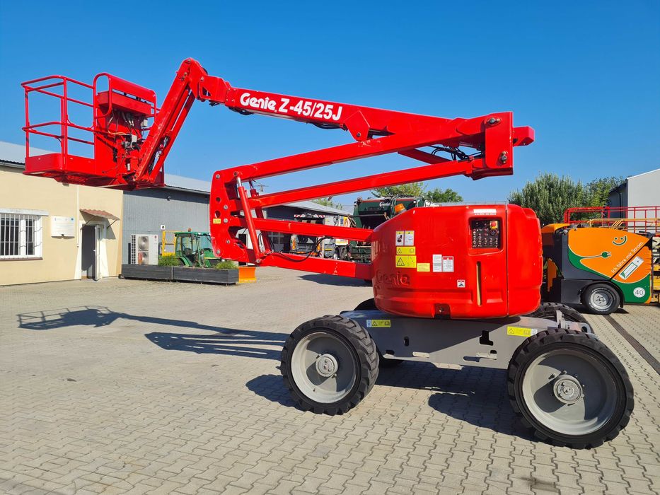 Podnośnik koszowy spalinowy Genie Z-45/25J wysokość robocza 16m, rok 2013