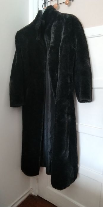 Casaco 42, comprido, de pêlo cinzento escuro