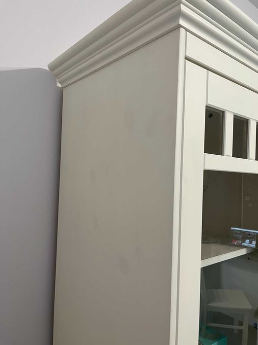 Witryna Katmandu biała