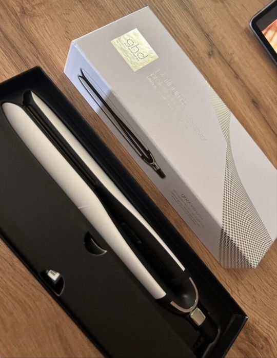 ghd Platinum+ Straightener White