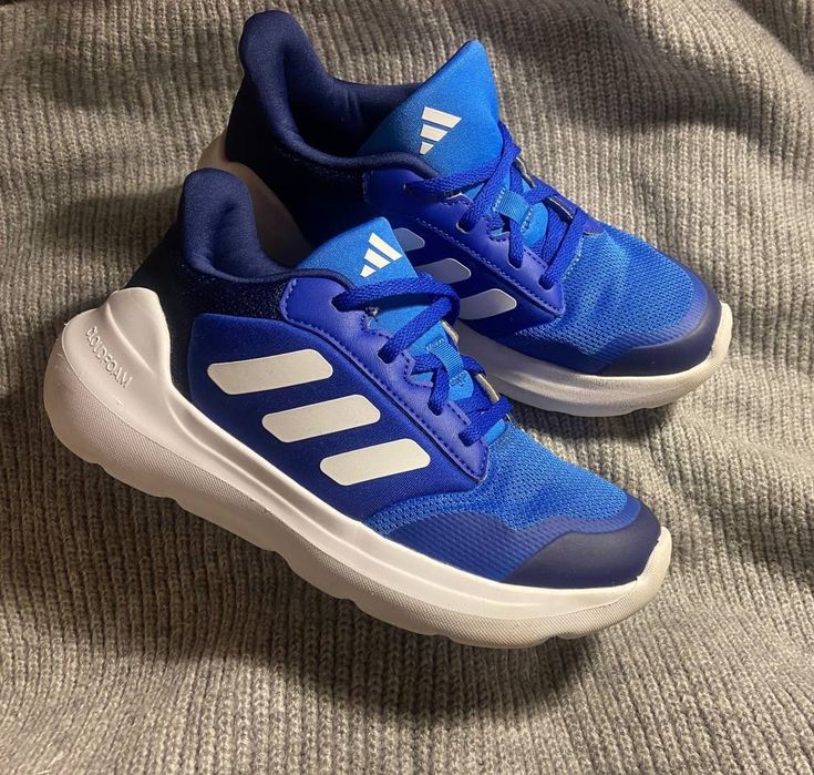 Кросівки adidas p.  36 / 37