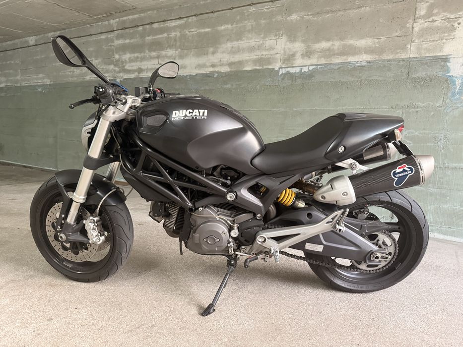 Ducati monster 696