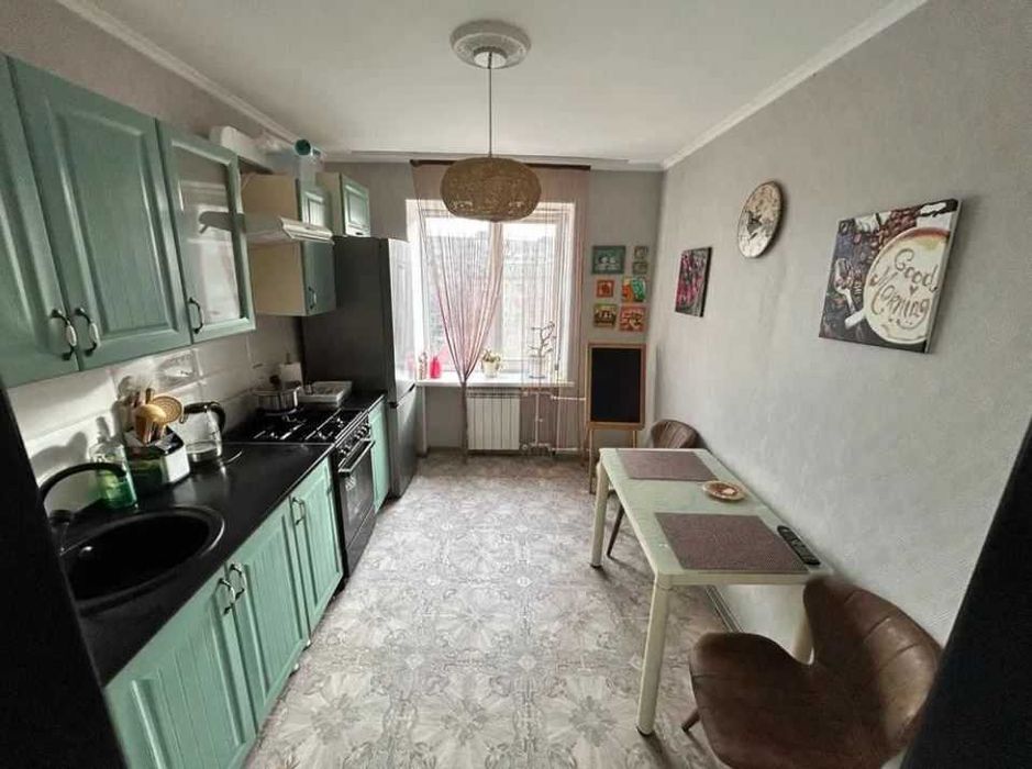 Продається 3-и кімнатна  СТАЛІНКА вул. ОДЕСЬКА 5/5